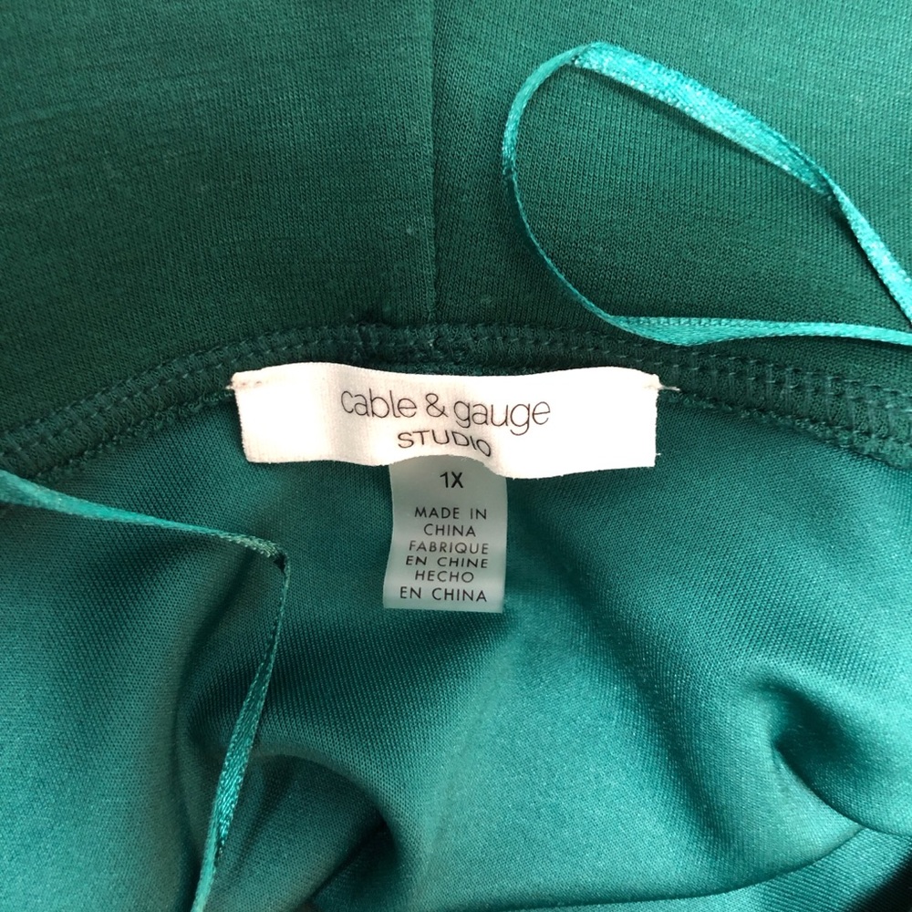 Cable & Gauge Studio V‑Neck Hooded Sweater - Green 1X - Picture 5 of 6